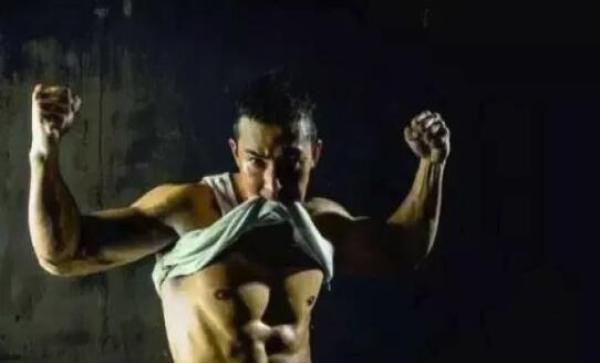 郑爽父亲发文怒怼谣言霸气护女 盘点娱乐圈老父亲宠女儿N种方式