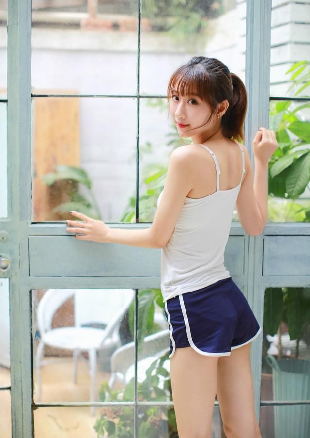 出门穿一款少女感满满的短裤，青涩懵懂，穿出你软妹子的feel！