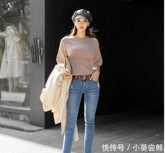 【更是】紧身牛仔裤展现性感的曲线美,更是彰显了你的女神品味
