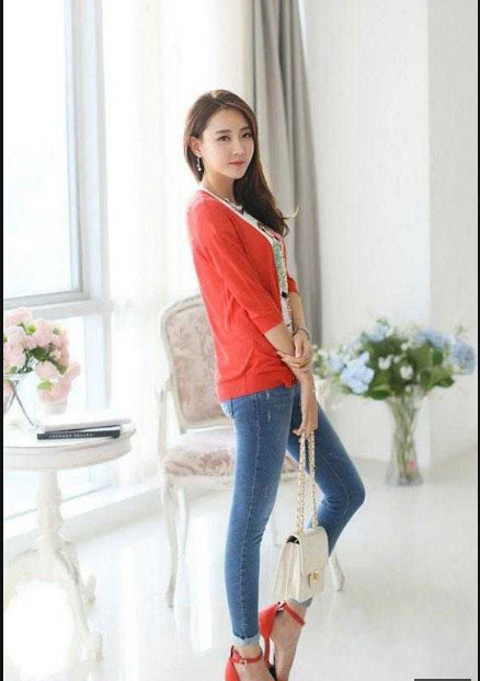 紧身裤让性感女人更加妖娆妩媚，经典的潮流范超强气场