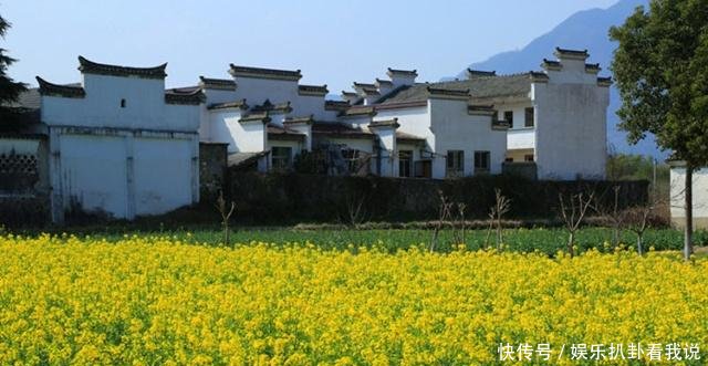 这样的季节，女生穿着汉服来这里，一定会让你成为别人眼里的风景