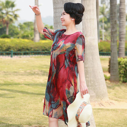 厉害了!厉害了我的妈妈!穿这几套衣服出门都以为是我的姐姐