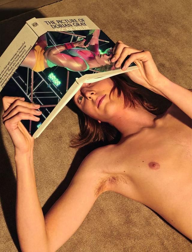 每周时报|LOEWE出书，Supreme卖报纸，本周时尚圈也太文艺了吧