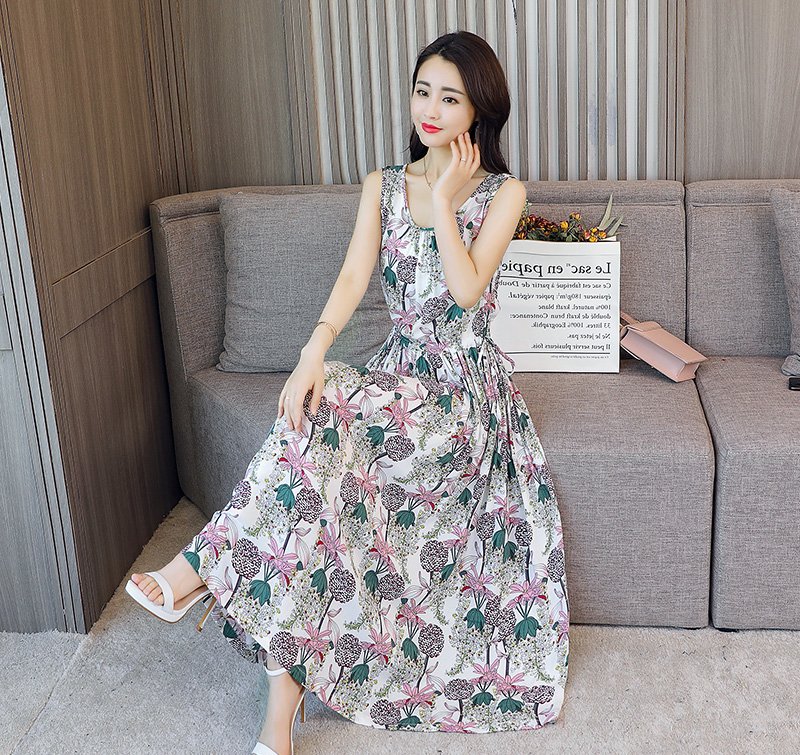 女人上海边穿比基尼?太傻!瞧瞧下图女人，沙滩裙魅力四射