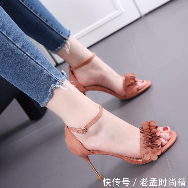 『舒适』穿上细细的高跟鞋,性感知性迎面而来!