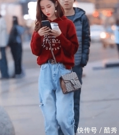  『美女』街拍美女小姐姐：有自信的女生，什么颜色的衣服都能驾驭