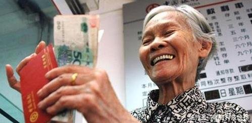  「六十岁」养老金每年交100块和1000块有啥区别退休后差距太大了