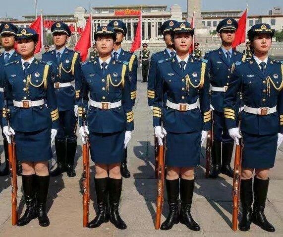 我国仪仗队女兵要求严格,身高美貌学历无一例