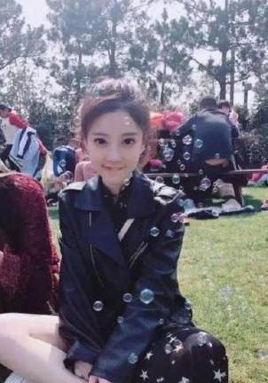 冯提莫接受采访,回应会计门!网友:没滤镜打扰了,双眼皮特诡异!