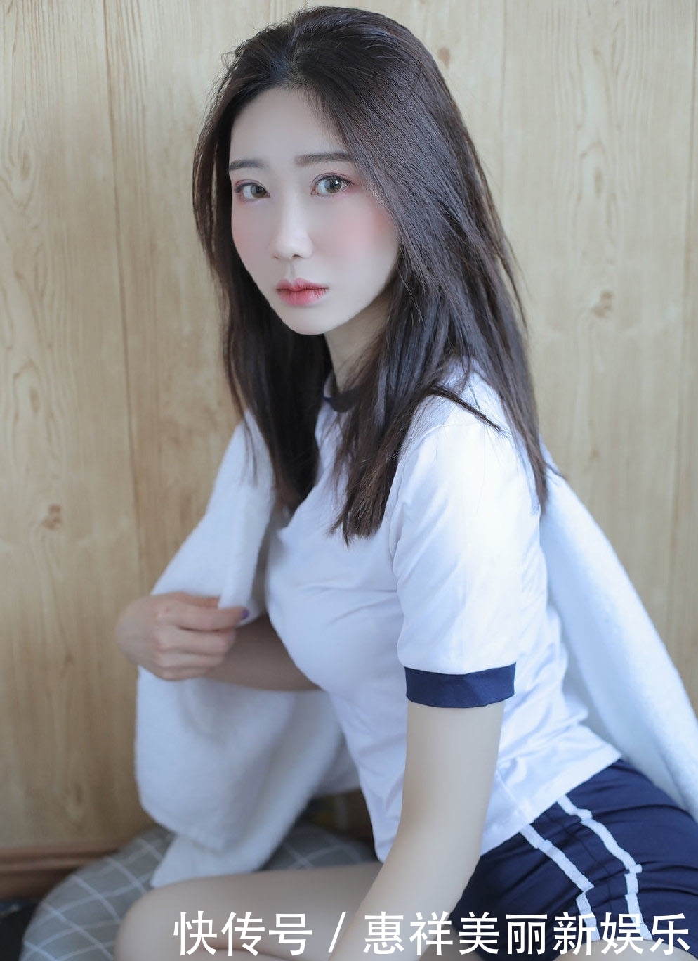 身材@时尚街拍:这是谁家的小姐姐?体操服穿得就是显身材!