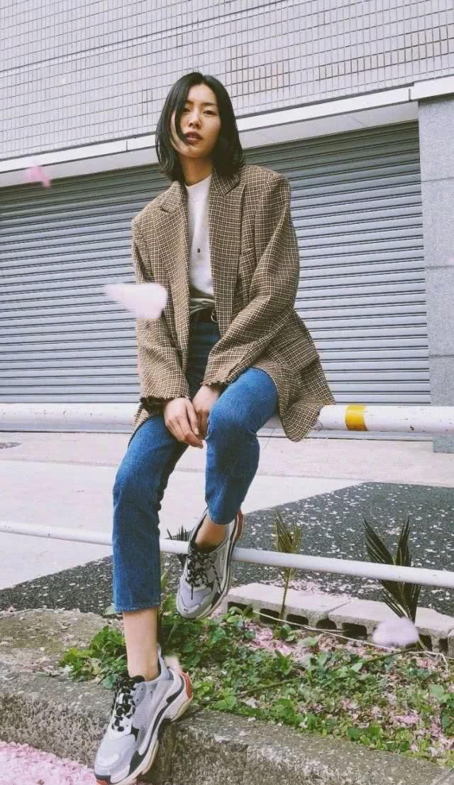  「假胯宽」堪比换腿的神仙牛仔裤！版型最好！百搭又遮肉，显瘦显腿长……