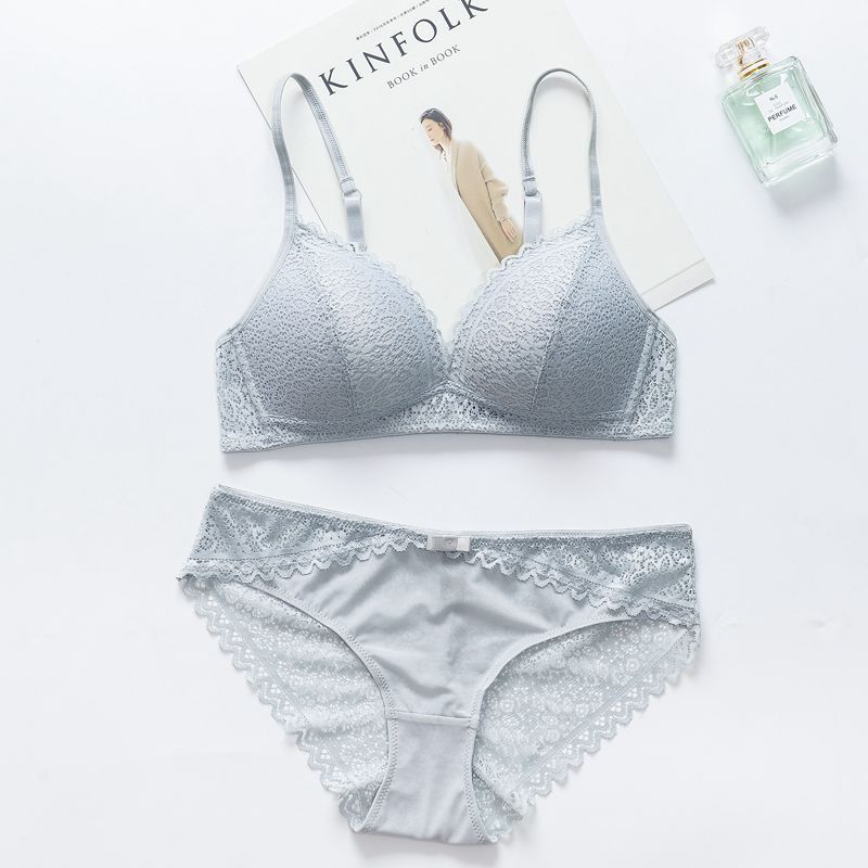 法国女人果真浪漫!文胸都是前开口式的，妙不可言!美的勾人心弦