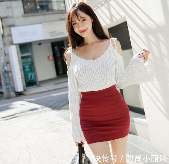 紧身包臀裙：时髦搭配的紧身裙美女，尽显亭亭玉立的美感！