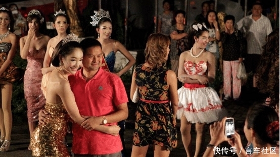 在泰国上厕所，看到这种紫色标识可别乱进，不然就尴尬了