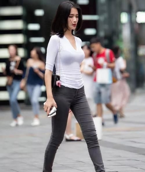  [女人]牛仔裤的时尚穿搭，显高又显瘦，让女人更显俏美与大气