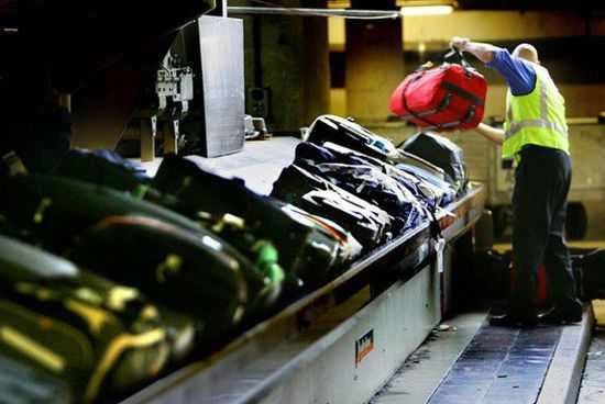 很多人有人坐完飞机后不撕“行李牌”？答案说出来，你可能会奇怪