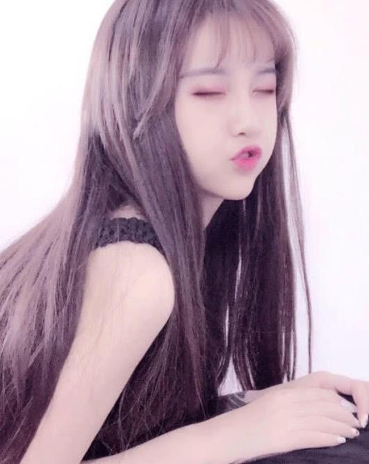 杨清柠深夜狂秀身材表白王乐乐，却因这个部位被网友吐槽：对A还