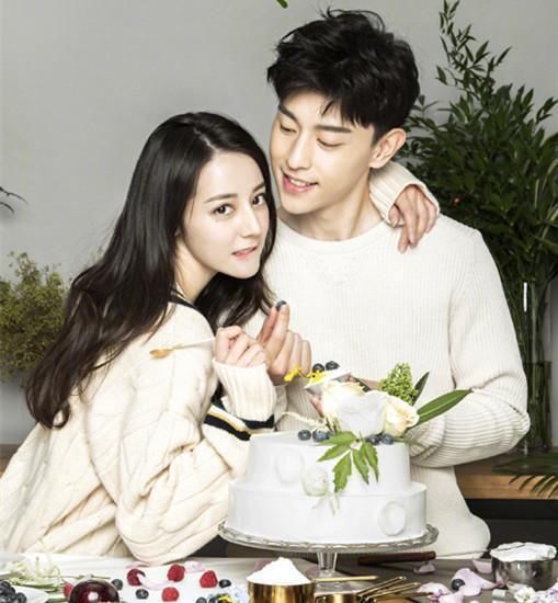 邓伦和迪丽热巴的合照来了，要是我恋爱了，也想像他们这样穿！