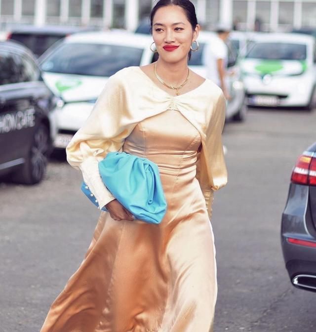  「个性」秋冬怎么穿搭,除了会穿还要会搭,6款包包搭配出个性的自己