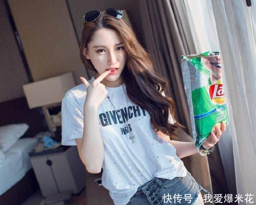 『美女』清爽活力的牛仔裤美女, 秀出独特的自我, 一眼就出挑!