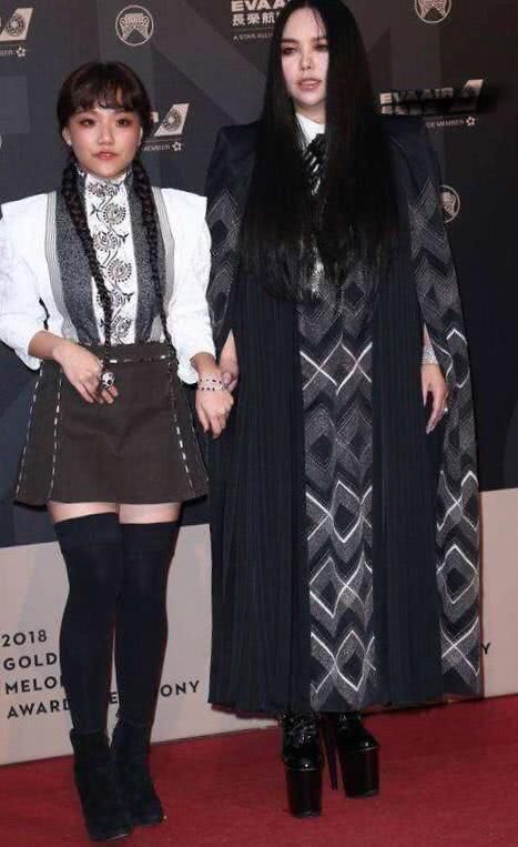 金曲奖的红毯谭维维令人惊艳,张惠妹和她的侄女却让人不敢认!