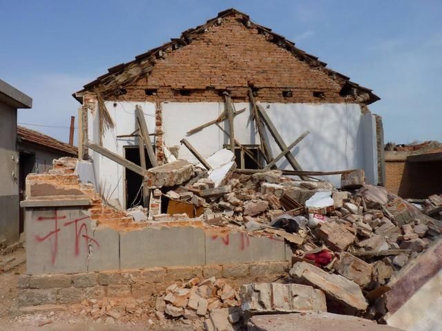 城市户口看过来，虽然户口迁出农村，照样可以获得拆迁补偿款