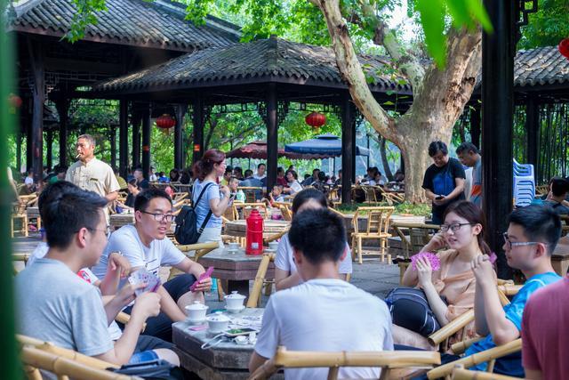 大多数人愿意去成都,而不愿意去重庆,就是因为这四点