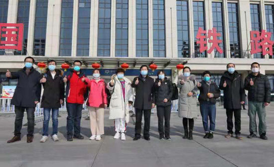  踏上：山东烟台：支援湖北，第四批医疗队26人踏上征程！