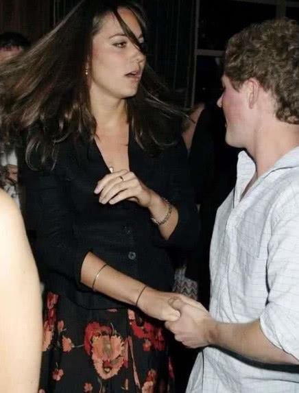 校花出身的凯特王妃曾经有多美,迷倒万千少男,让威廉放弃辍学!