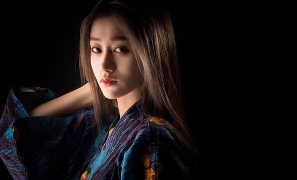 摄影技巧：全黑背景的照片怎么拍？