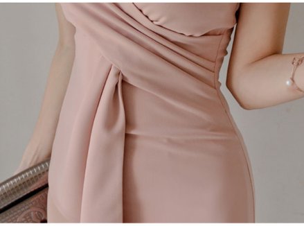 丰满的女人别穿丝袜，包臀裙+绑带鞋，前凸后翘!挡不住的女人味