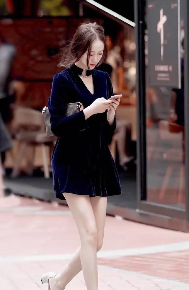 『漂亮』漂亮美女配搭高跟鞋子,简洁雅致又美丽动人