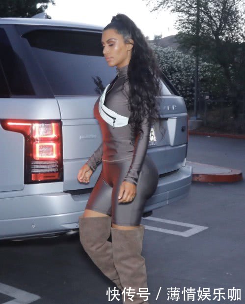 卡戴珊又来作妖了，穿连体裤秀出“葫芦”身材，真的好辣眼睛！