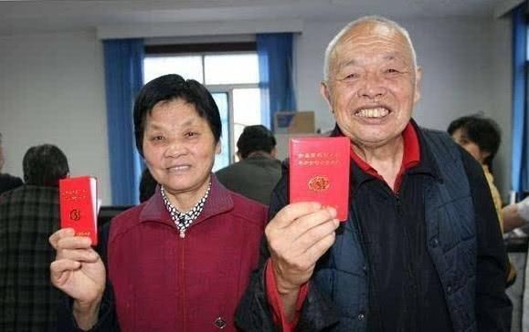 专家提议取消新农保，每个月发1千元的退休金，让养老更有保障！