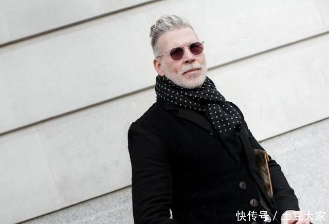  适合休闲场■下雪了，男人们这样系围巾才够撩！