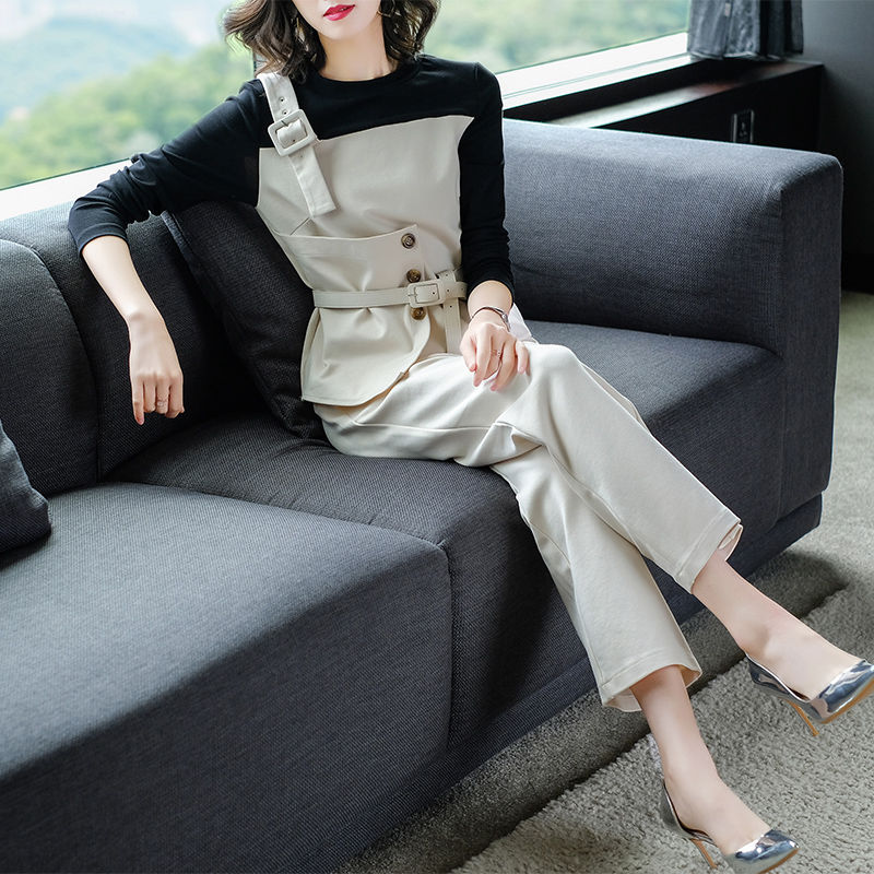 老婆怕冷，秋天从不穿裙装，穿这初款套装，显瘦减龄，超美