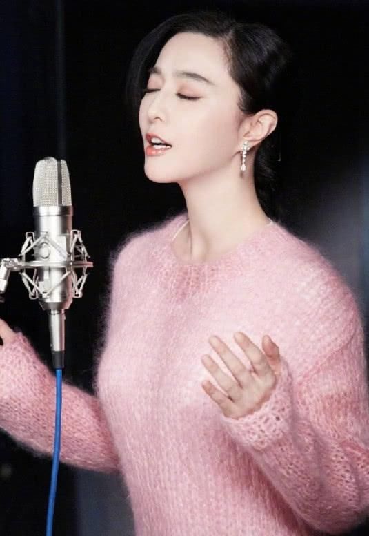 厉害了范冰冰!一身粉色打扮装嫩成功，网友感叹:真少女无疑了!