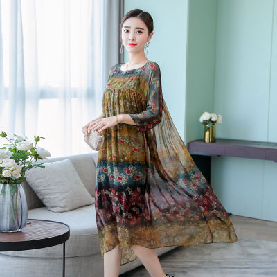 40岁妈妈这样穿,说真的,打扮的太美了,出门都被人叫女神