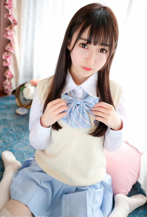 甜美白丝美腿少女：你快回家陪我，好想你