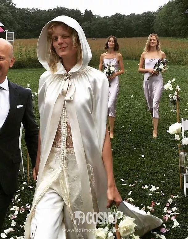 这位法国造型师穿衬衫结婚了，让我想起了赫本的头巾