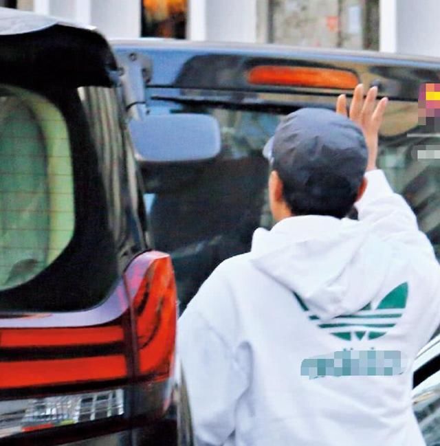 港媒曝陈奕迅买咖啡耍大牌：违法停车瘫痪交通，5块钱打发路人