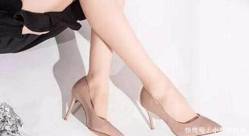 美女穿一双细高跟鞋,总是忍不住想多看几眼!!