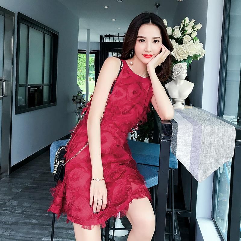 小香风连衣裙太洋气了，搭高跟鞋和凉鞋，得体显腿长，减龄10岁