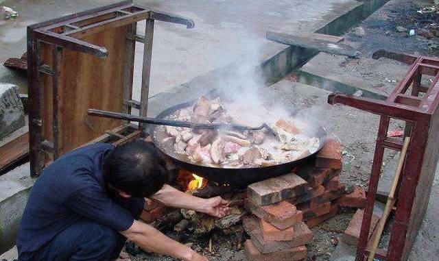  咋过@继“禁灶”后，个别村子又要禁烧木柴“蒸煮炸”，农民：年