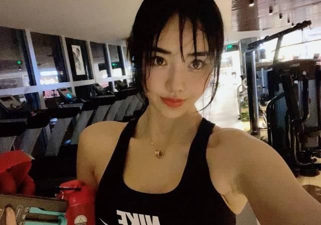  「李潍卿」她是6岁孩子的妈妈，健身2年，体重132斤，体脂22%……，健身的女人就是nice！
