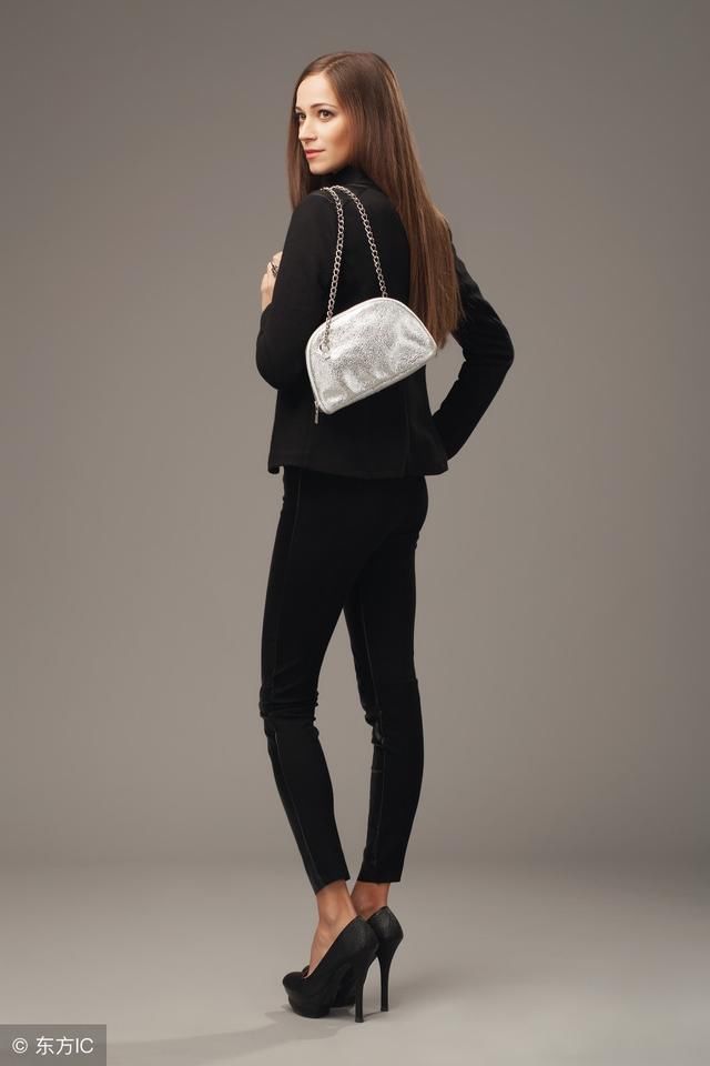 穿着打底裤的女生，都颇有女人味