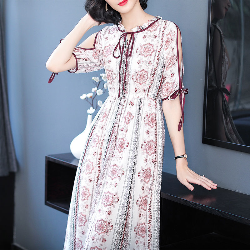 香港回来的小姨N会穿!比真丝舒服,比旗袍还高贵的裙子,美极了