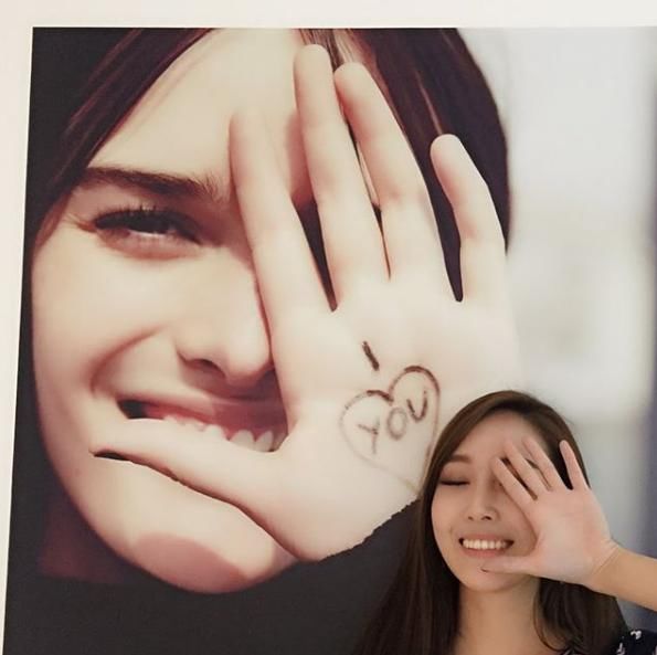 杨幂之后郑秀妍的发际线也掉线了？行走的发型教科书就这么凉凉了