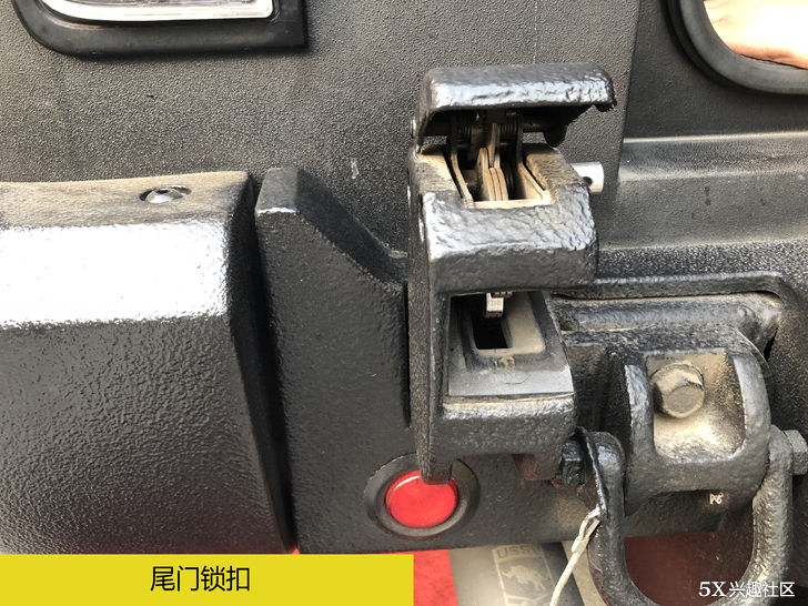 400多万的“陆地坦克”两年贬值一半!网友:还有防毒气系统?