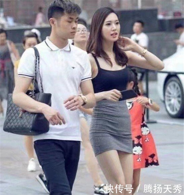  小姐姐：路人街拍,小姐姐五官精致,穿柔美的白色上衣,潇洒又优雅